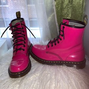 Dr Martens Women's 1460 Boot Hot Pink Patent size 8

Very good conditions.